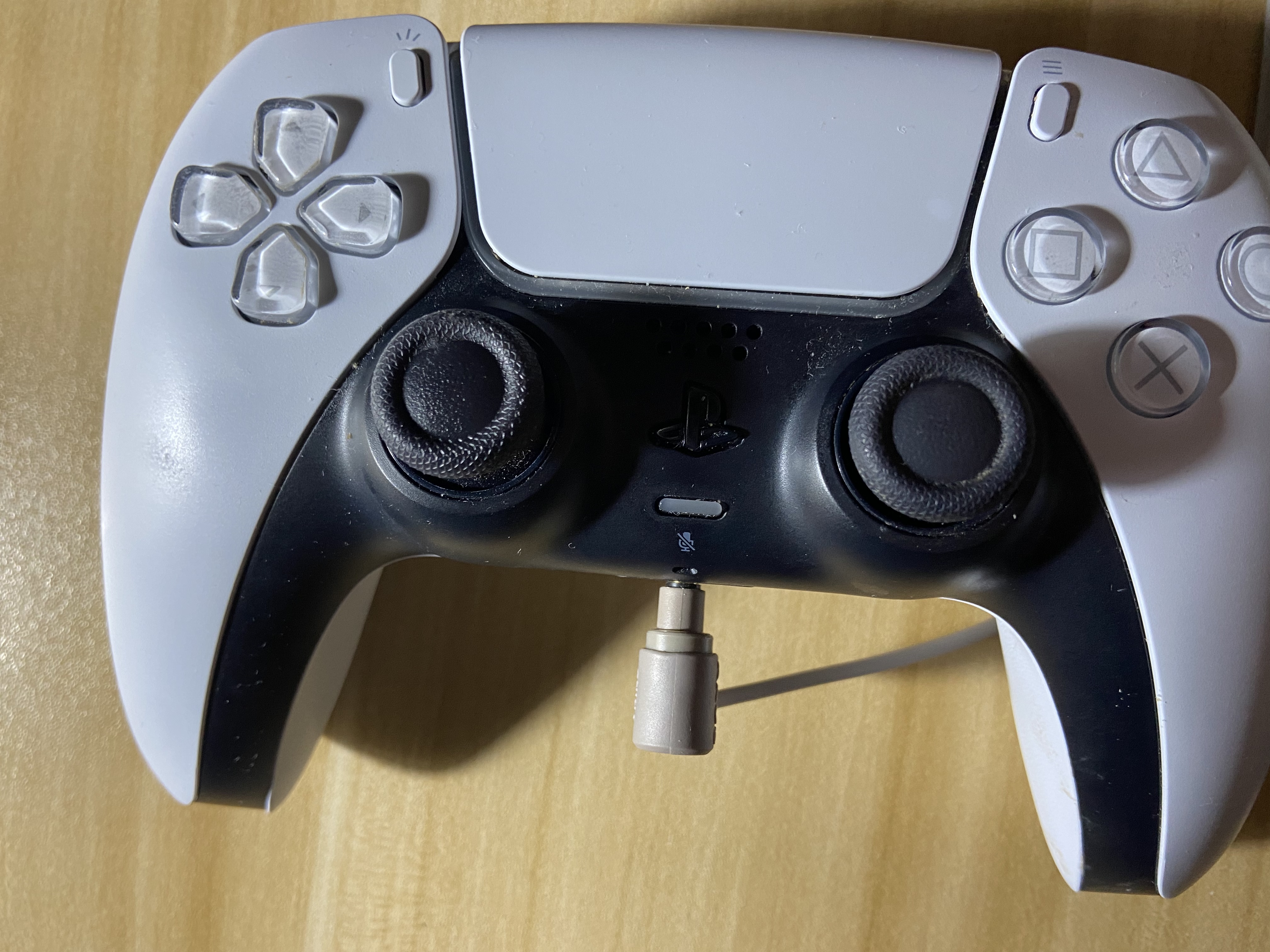 你们的国行ps5手柄的耳机线都能插紧么