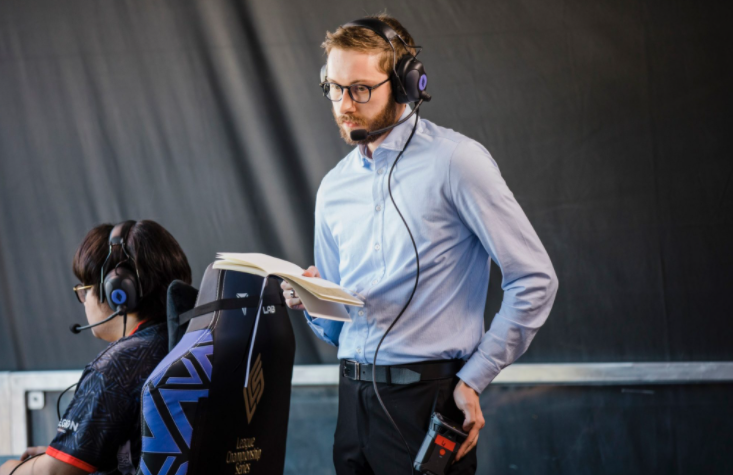 战队相关老将比尔森或结束教练生涯新赛季打算复出争夺首发