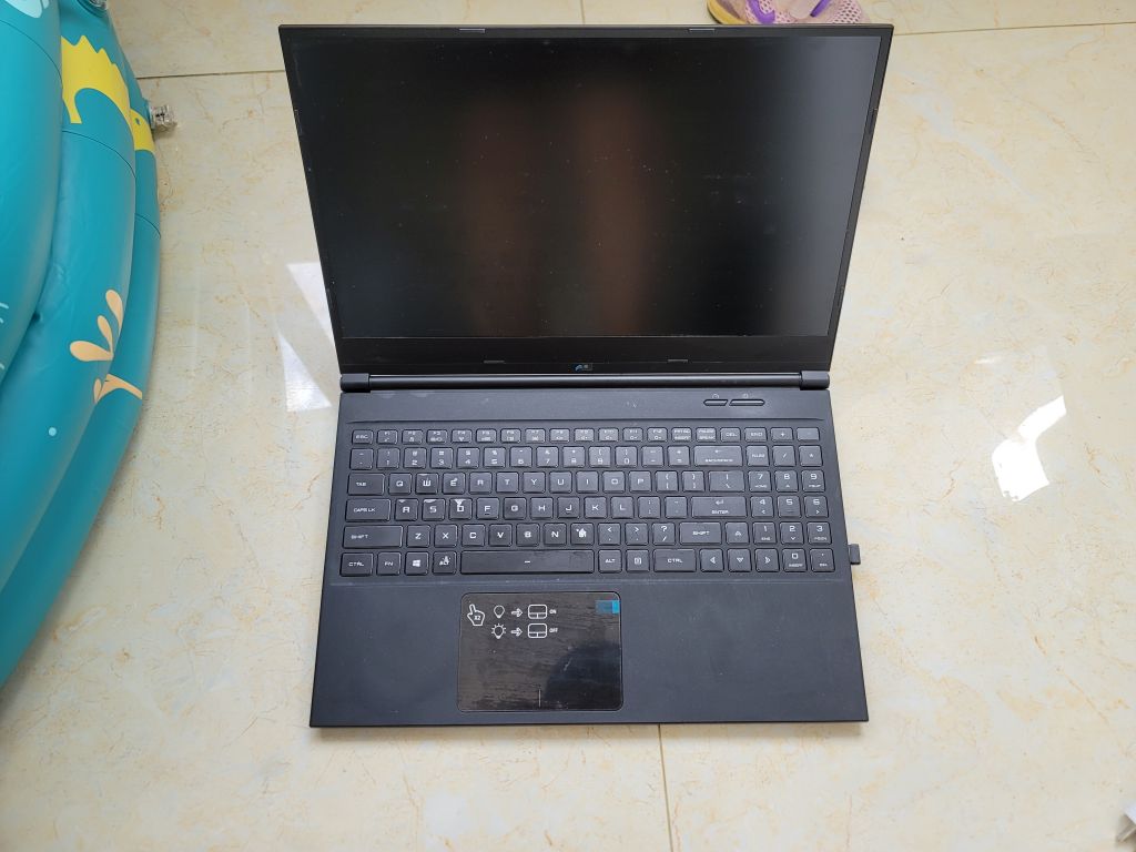 神舟轻薄游戏本 z7m ct7gs 72色域ips 9750h 1650 16g 500g固态 自刀