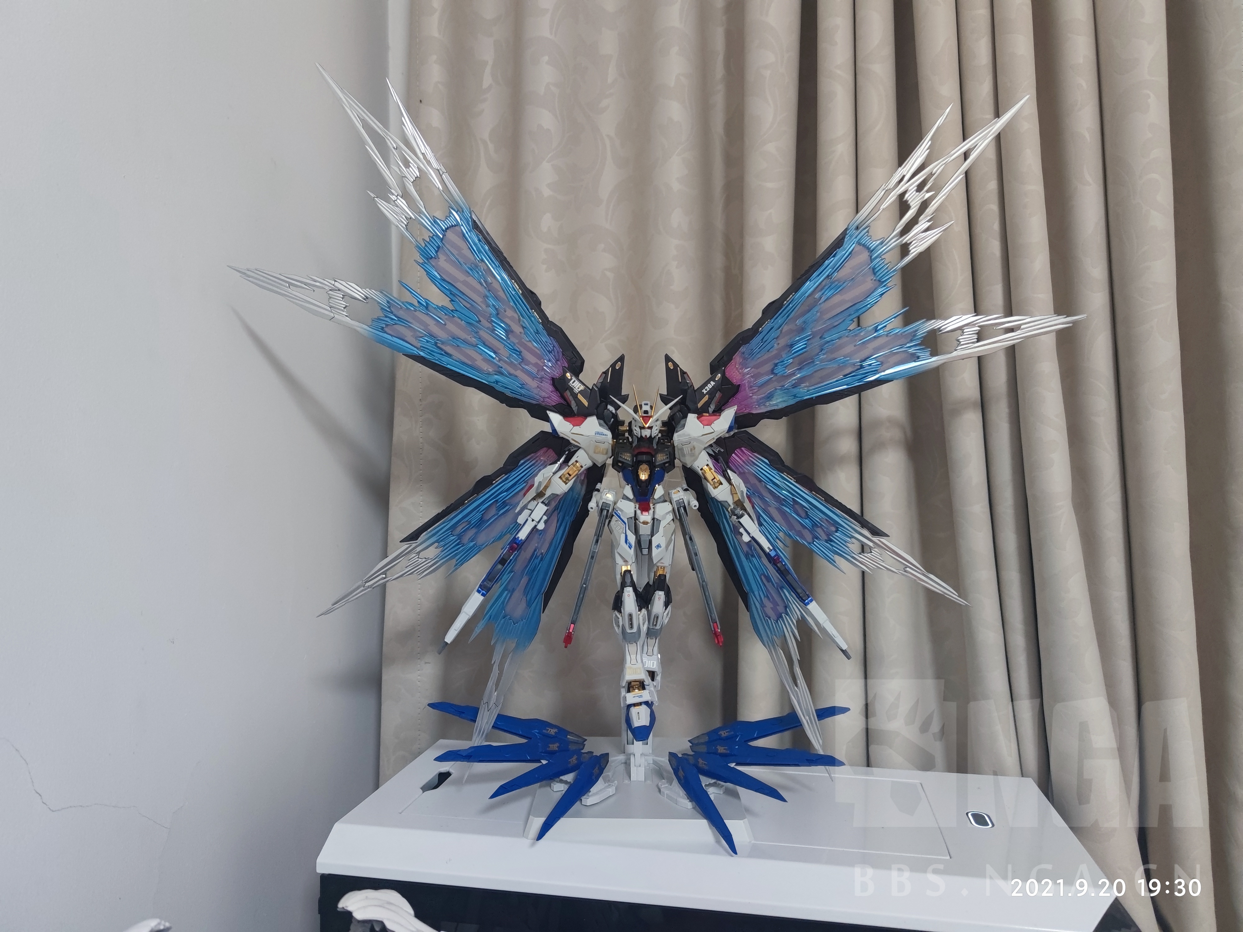 拼装强袭自由高达带光翼真的帅