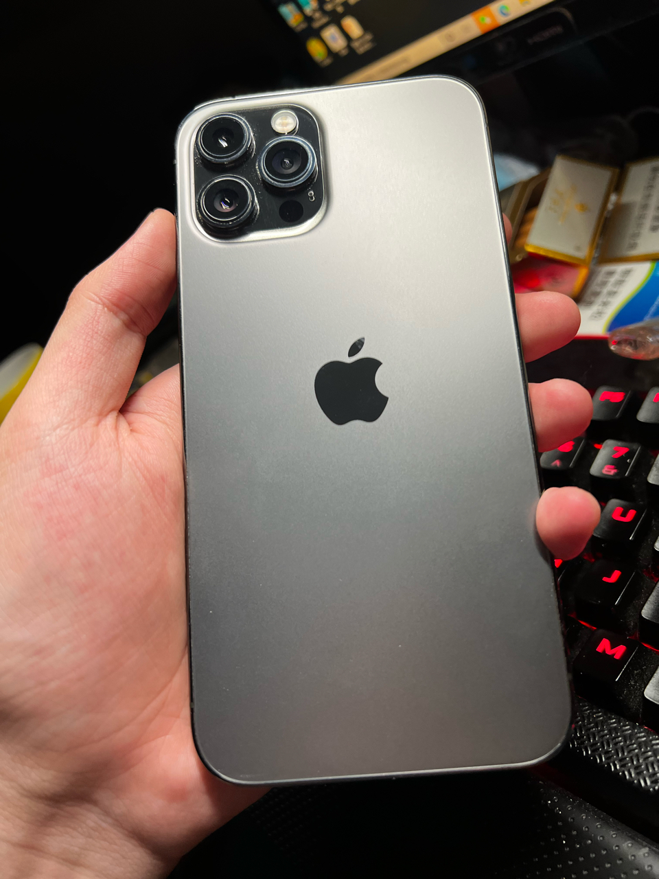 出一个iphone12pm256g黑色