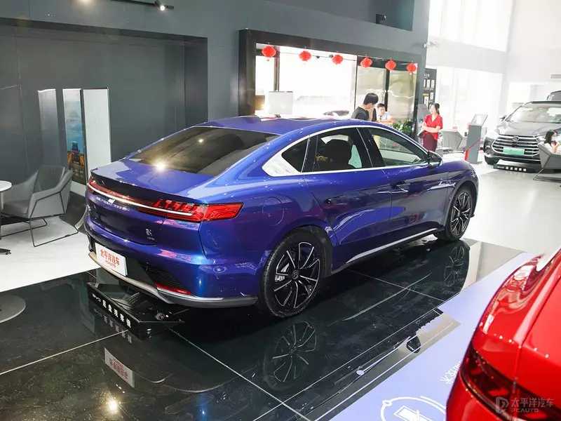 比亚迪汉ev新车型已到店售2588万起极光蓝配色