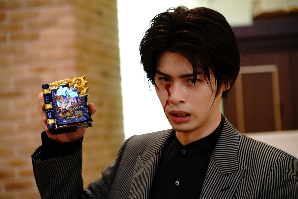 圣刃氵深罪的三重奏刀剑新形态公开伦太郎父亲变身假面骑士狂刀