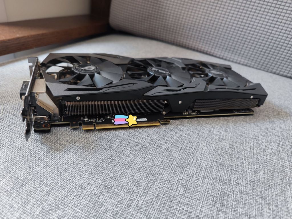 出自用的rog猛禽1070o8g官超版本成色好基本没灰