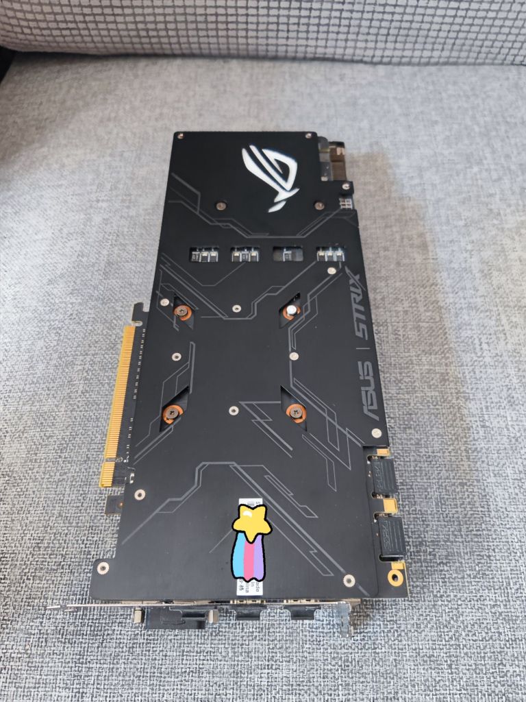 出自用的rog猛禽1070o8g官超版本成色好基本没灰