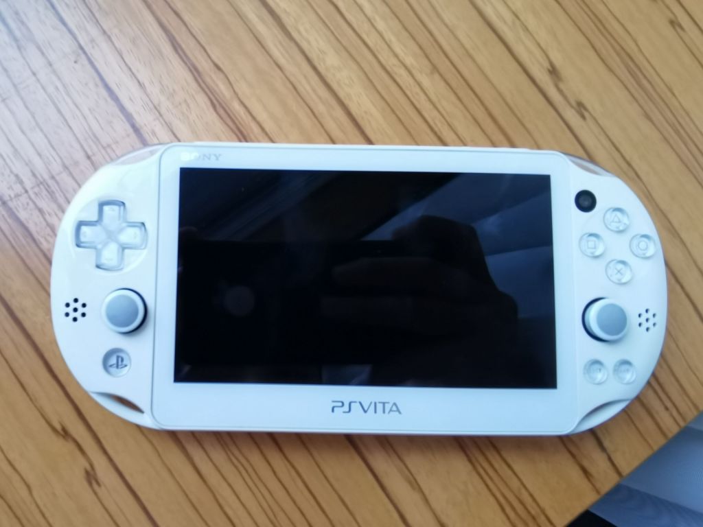 出个psv2000以及一堆ps4游戏