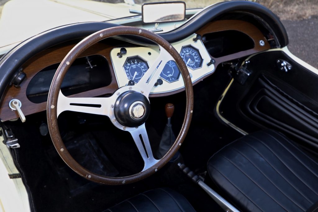 老爷车50年代的名爵tf