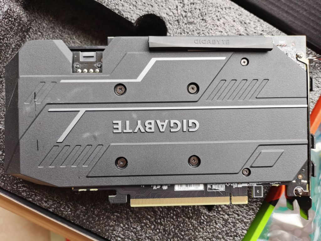 出一块技嘉1660显卡