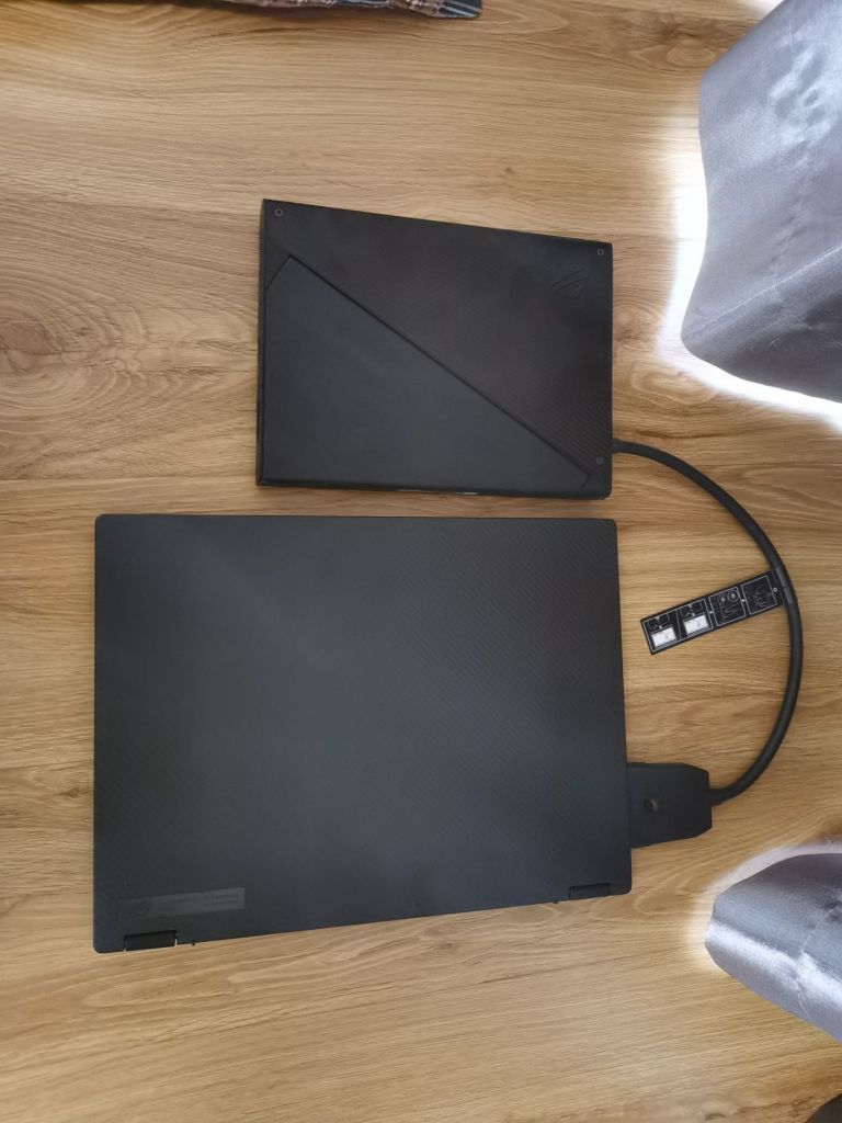 已拍出幻13带3080显卡坞