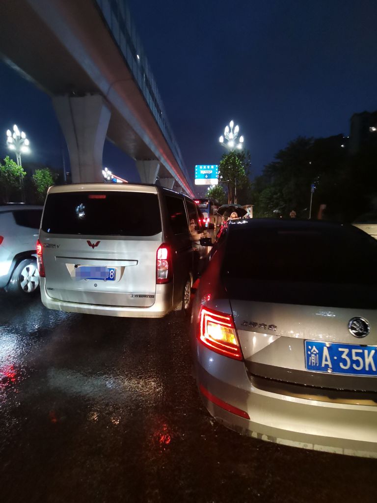 昨晚被五菱宏光撞了求助