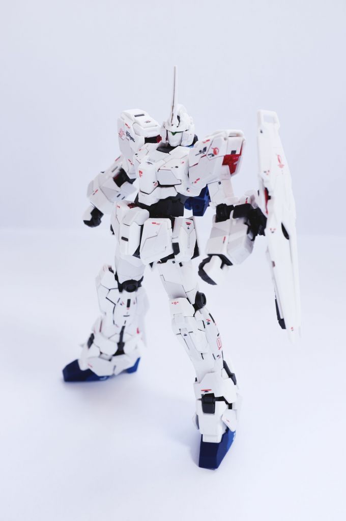 拼装老模翻新今天给rg独角兽上了水贴喷了消光