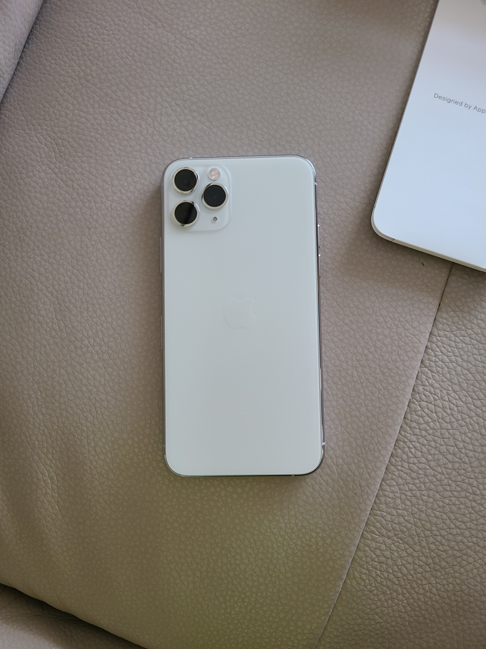 出一台才激活四个月的美版11pro256g片纸不少