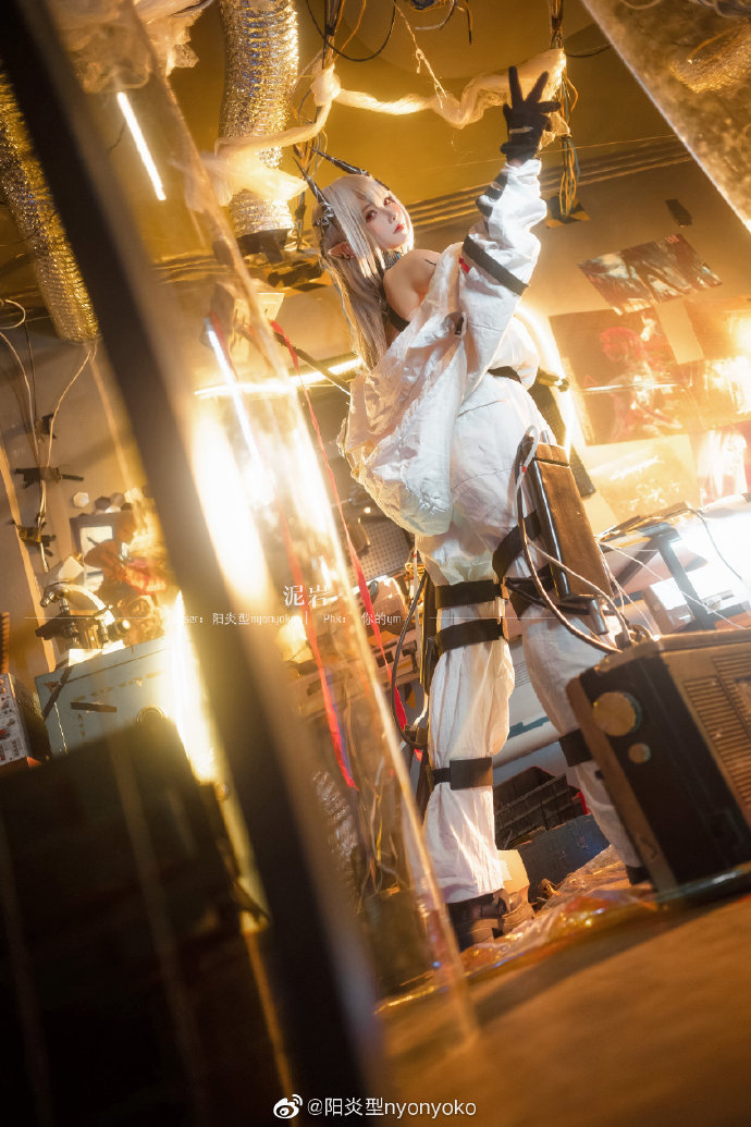 搬运cosplay明日方舟泥岩