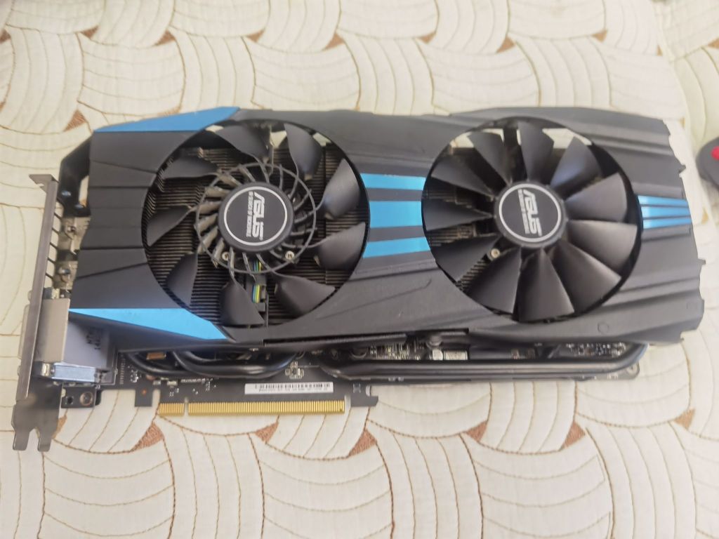 华硕龙骑士970花屏了大神们帮看看有救吗谢谢了