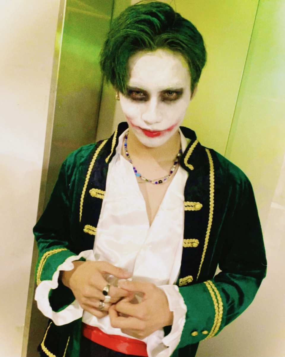 特利迦氵真中剑悟演员寺坂赖我的万圣节装扮