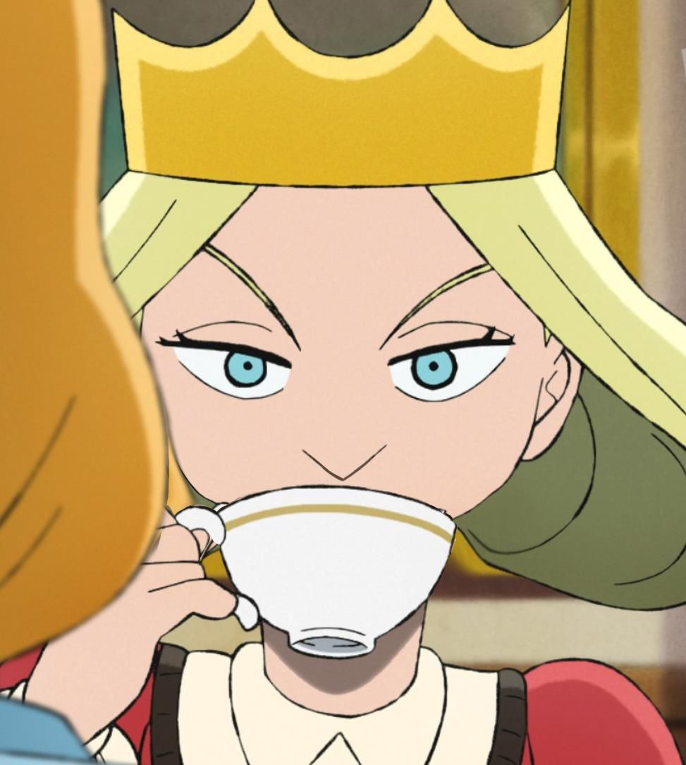 国王排名水喝水时把下巴卡在杯沿卖萌的后妈