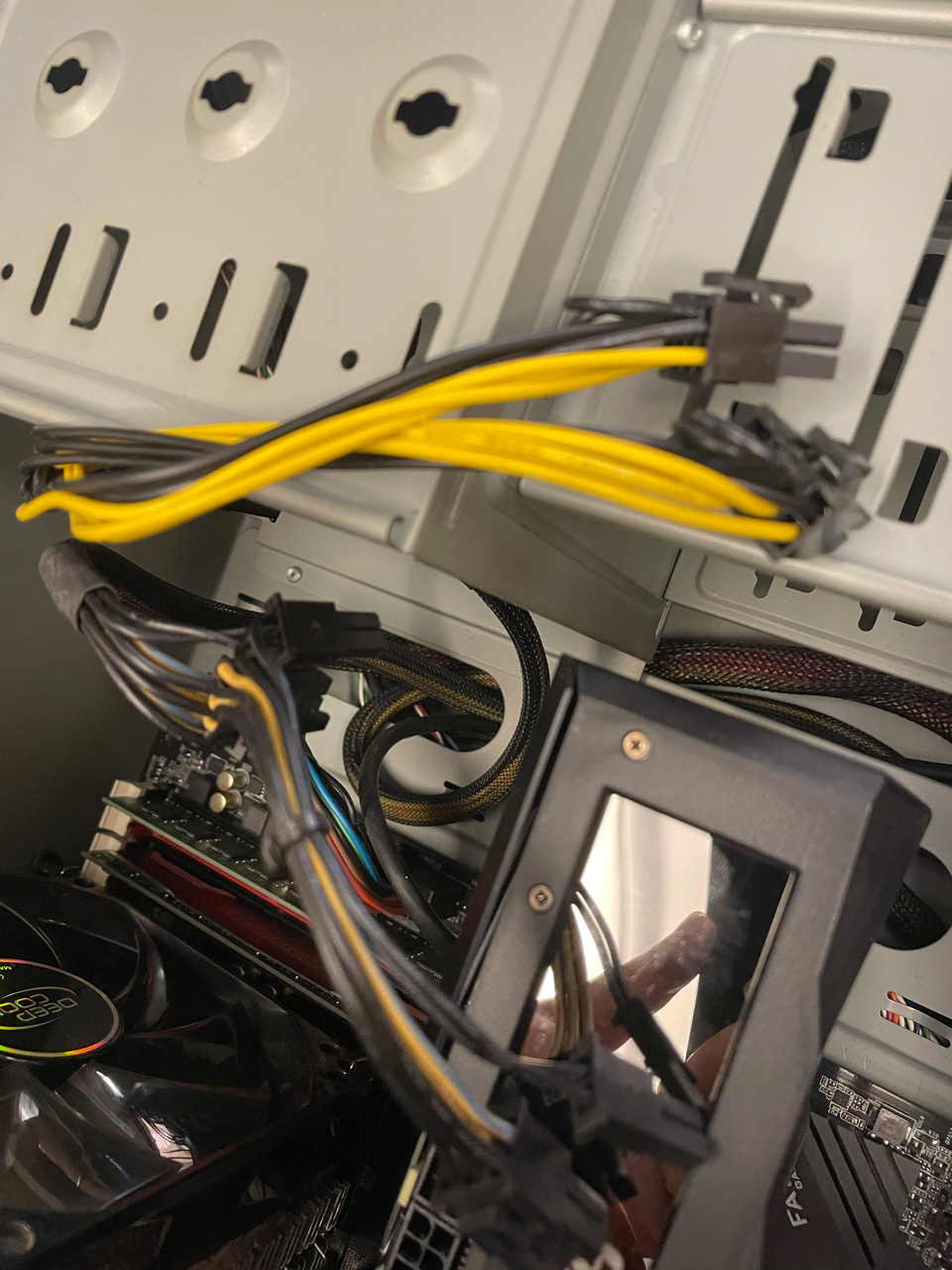 在线求助显卡电源线怎么接啊