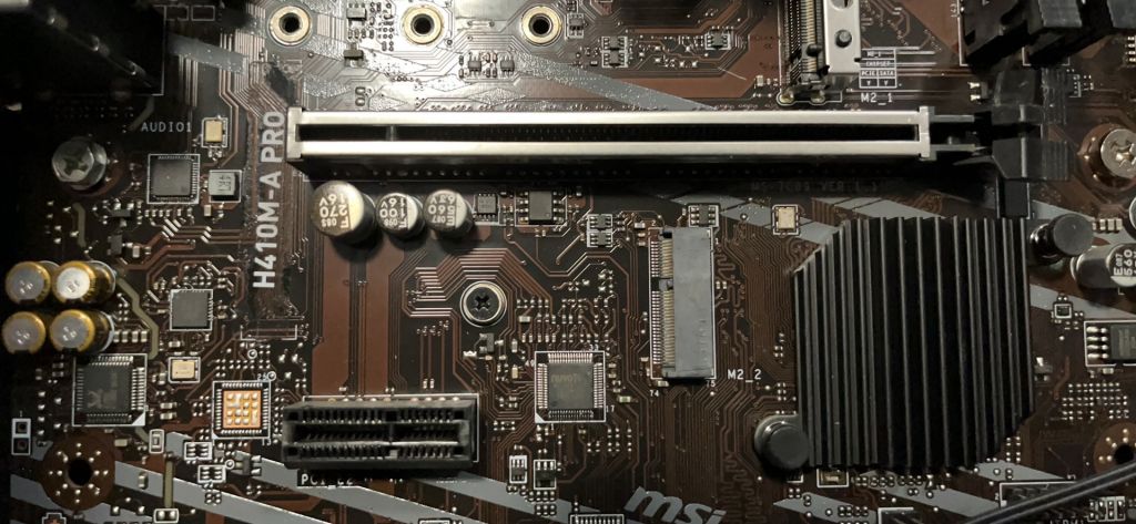 主板的第二个m2接口怎么安装固态