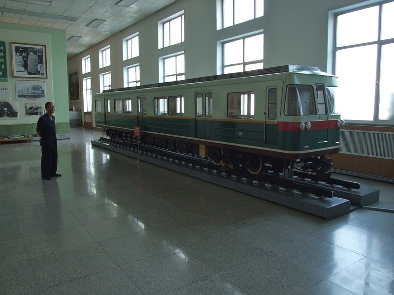 朝鲜将北京dk4地铁改装成地上电力机车