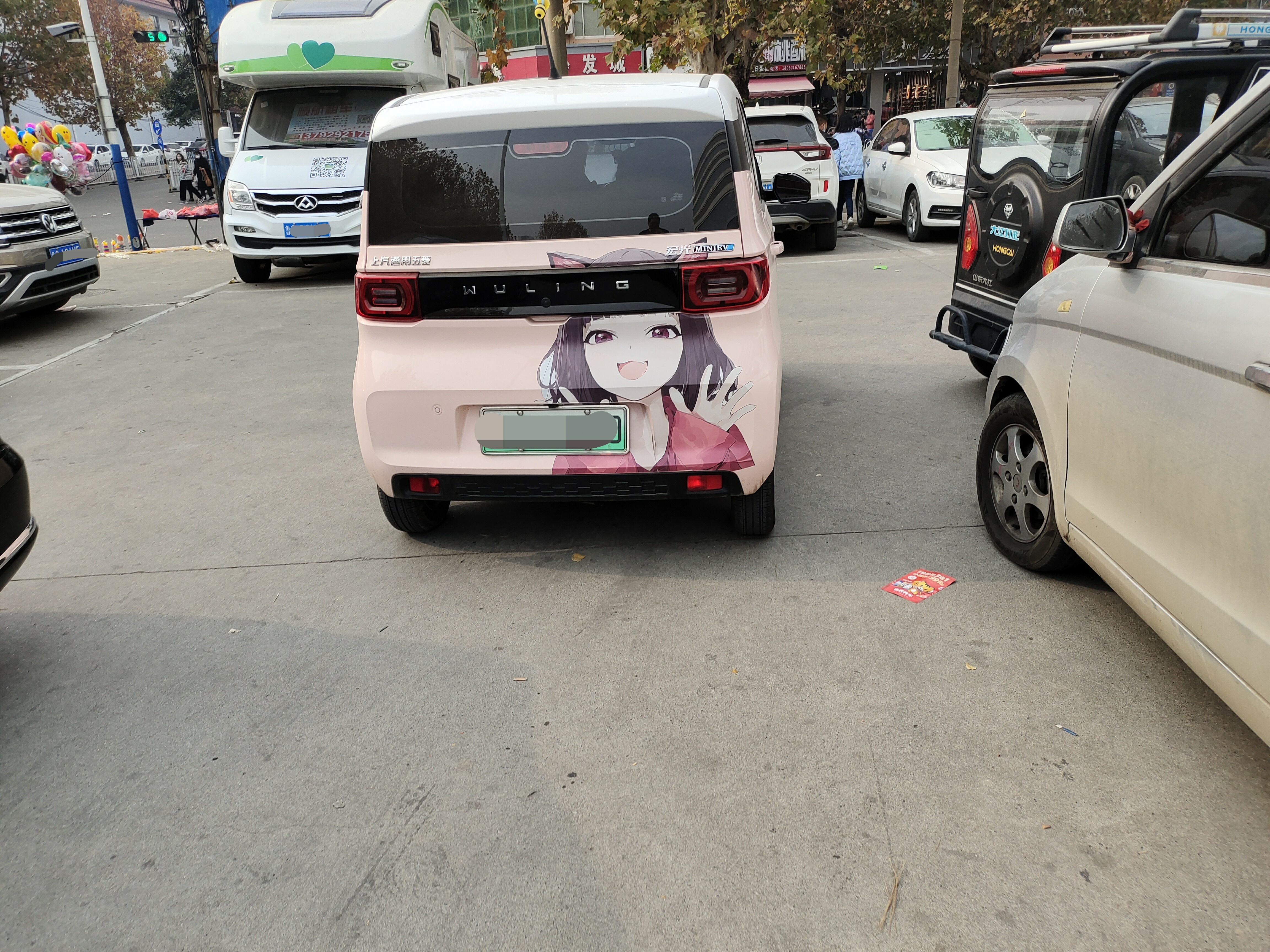 中午出去吃饭时看到一辆痛车