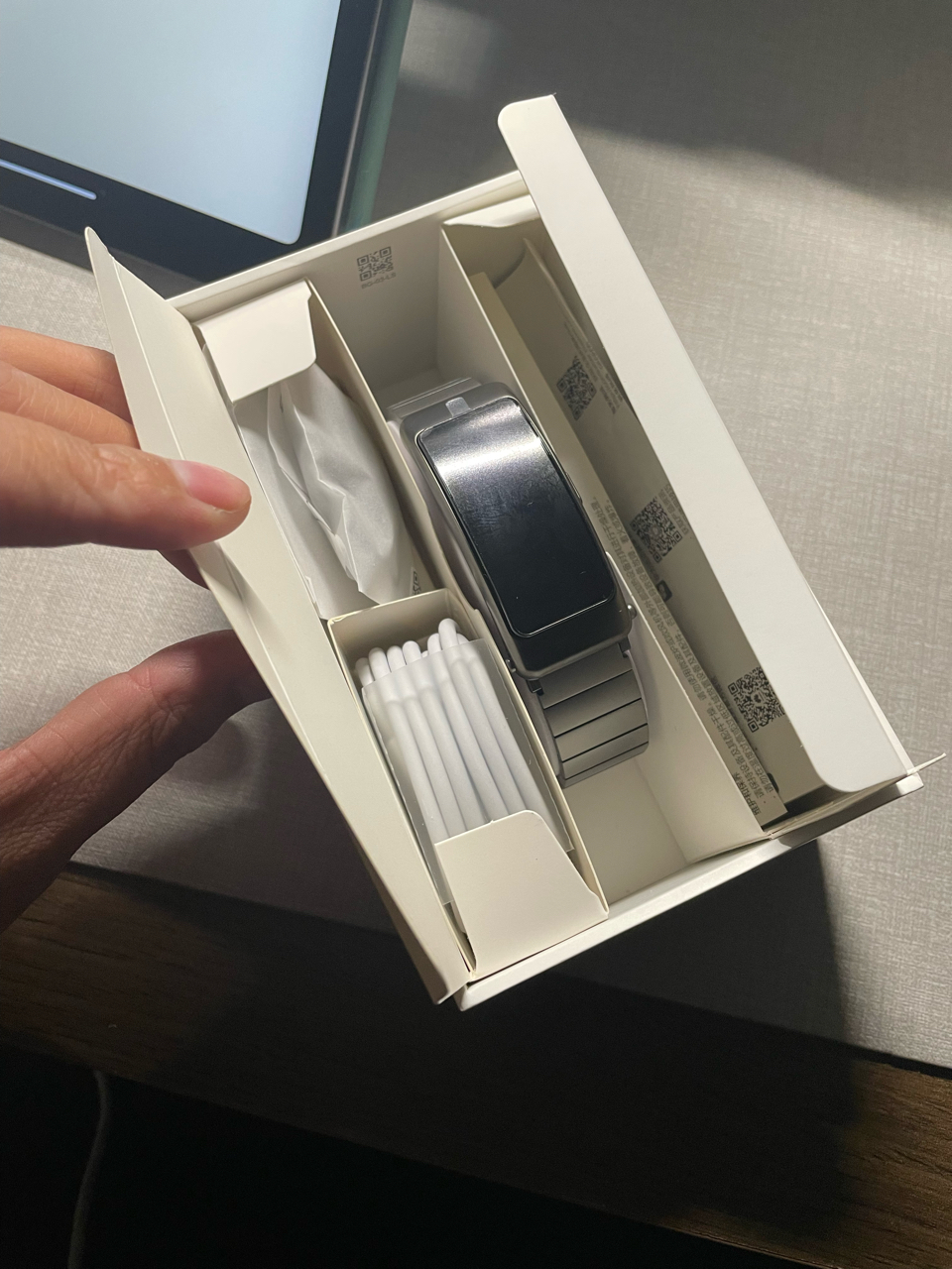 华为手环b6钛银灰尊享版这手环有人要么