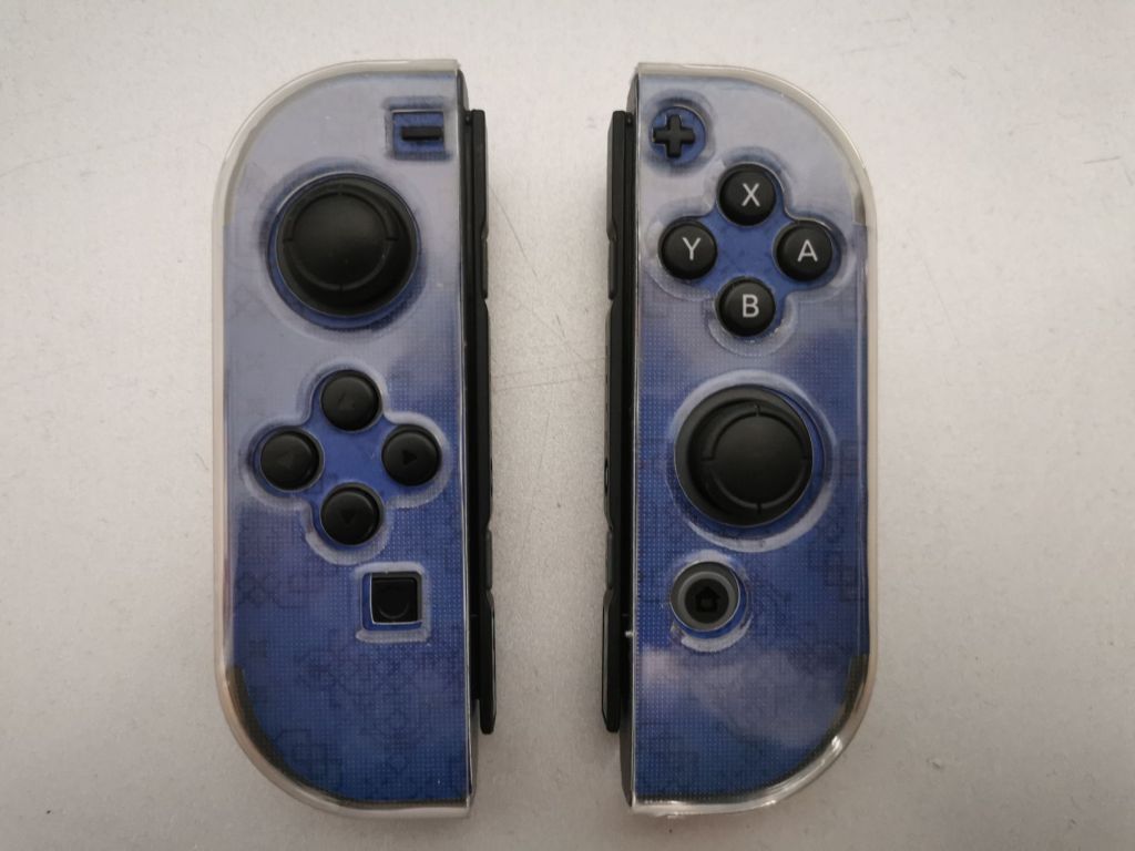 出一台灰色日版续航ns国行pro手柄hori手柄和游戏卡带两张