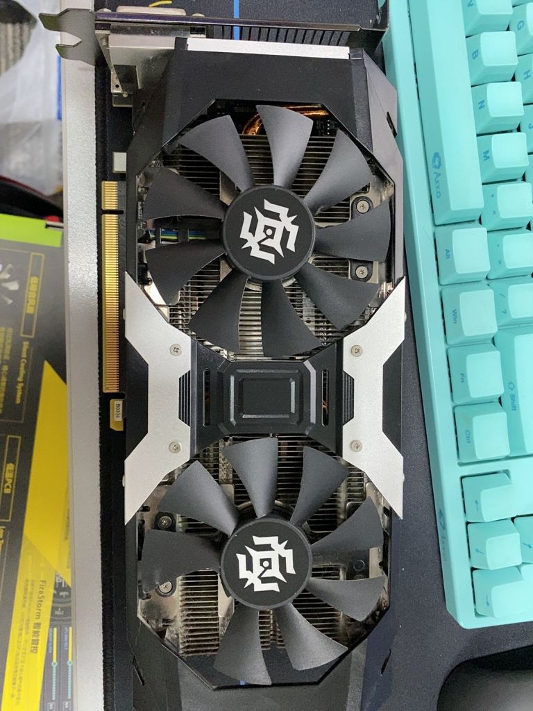 出一张断了一个风扇叶片的索泰1066