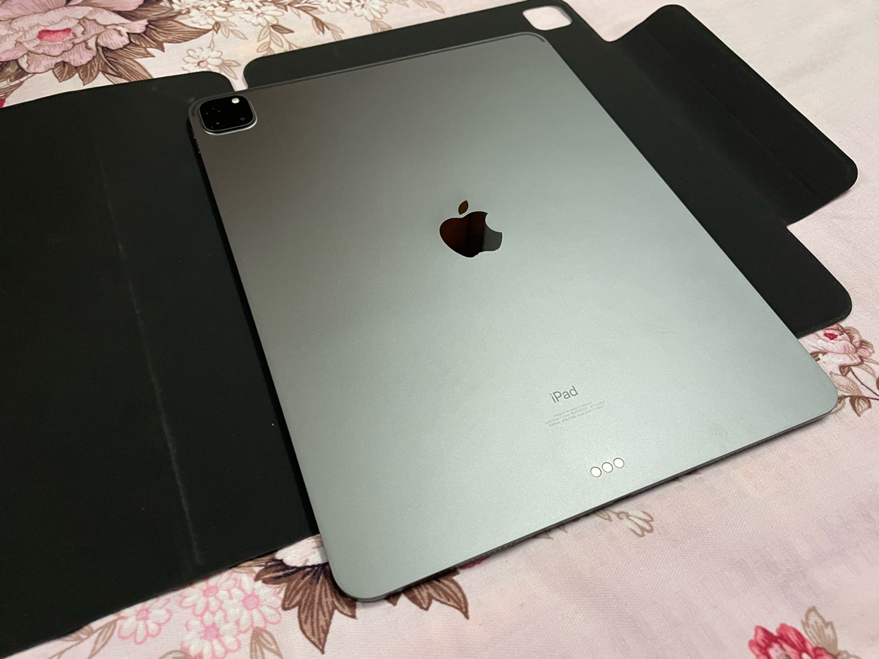 ipadpro1292020256g深空灰有ac电池循环26次带smartkeyboardfolio及i