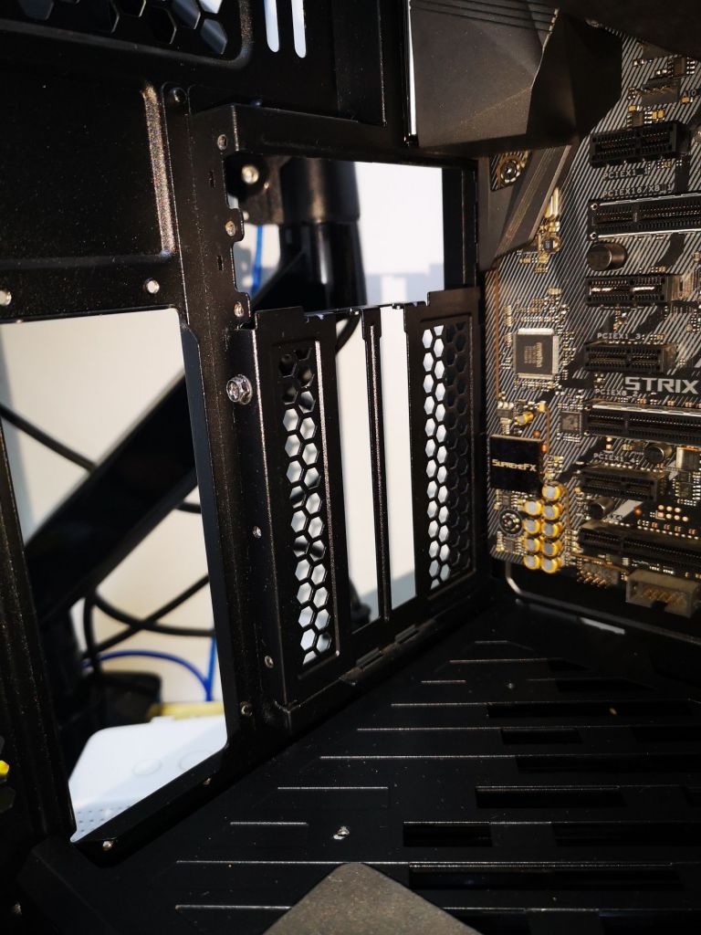 求救我的太阳神显卡挡板和别人的不一样