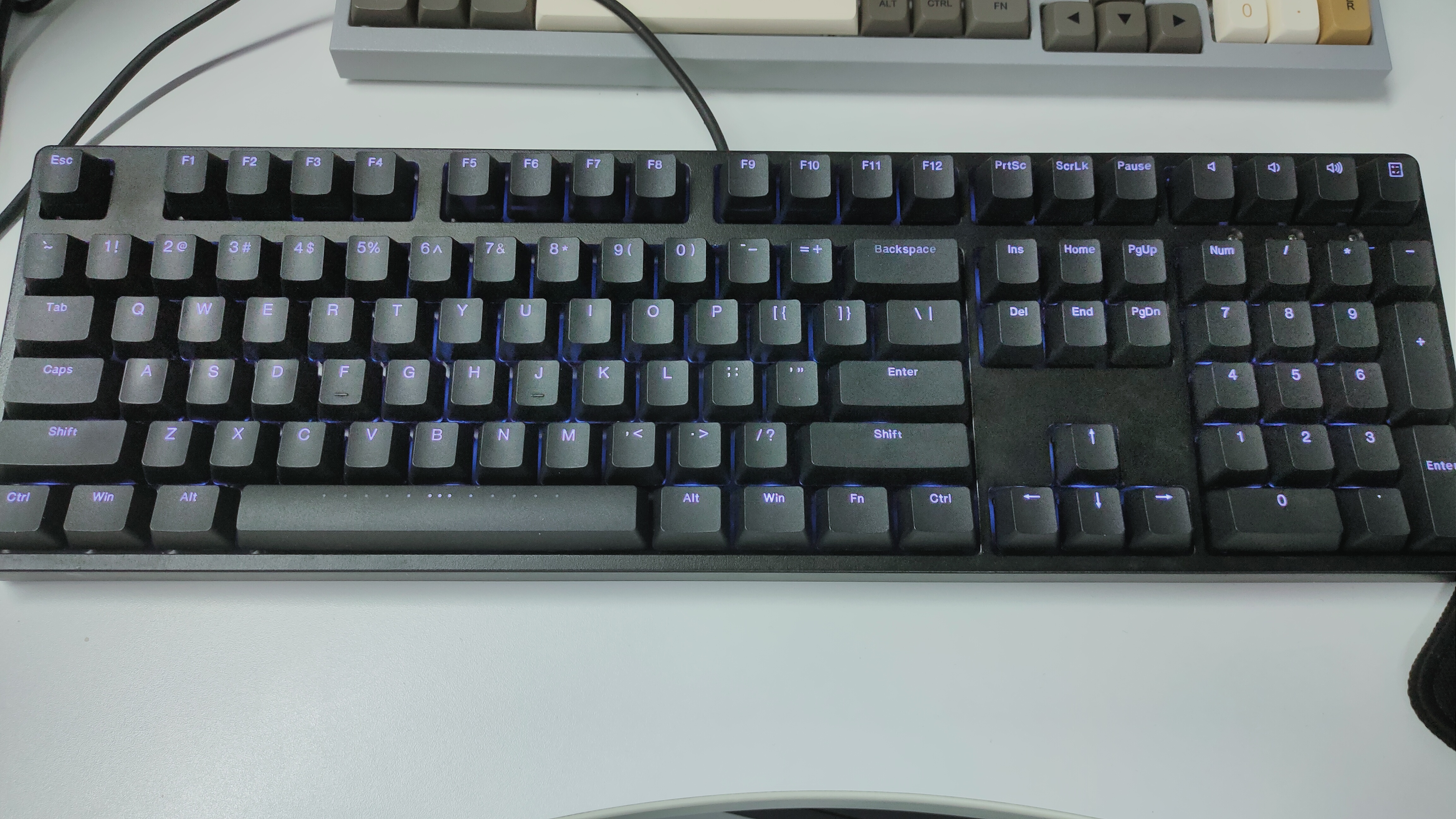 出个ikbcf108茶轴黑色白光暂出