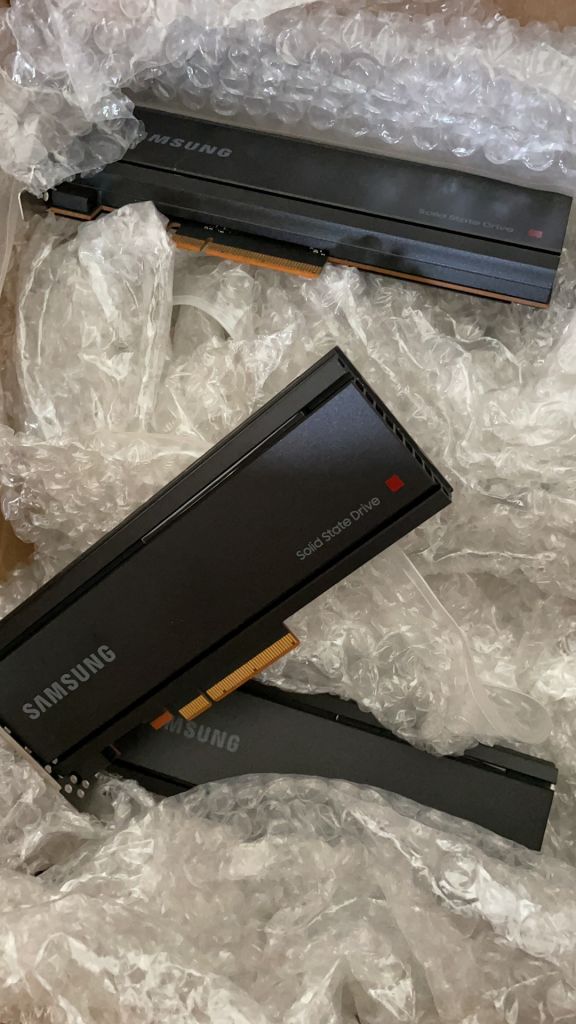 低价出几块三星pm173564t固态硬盘