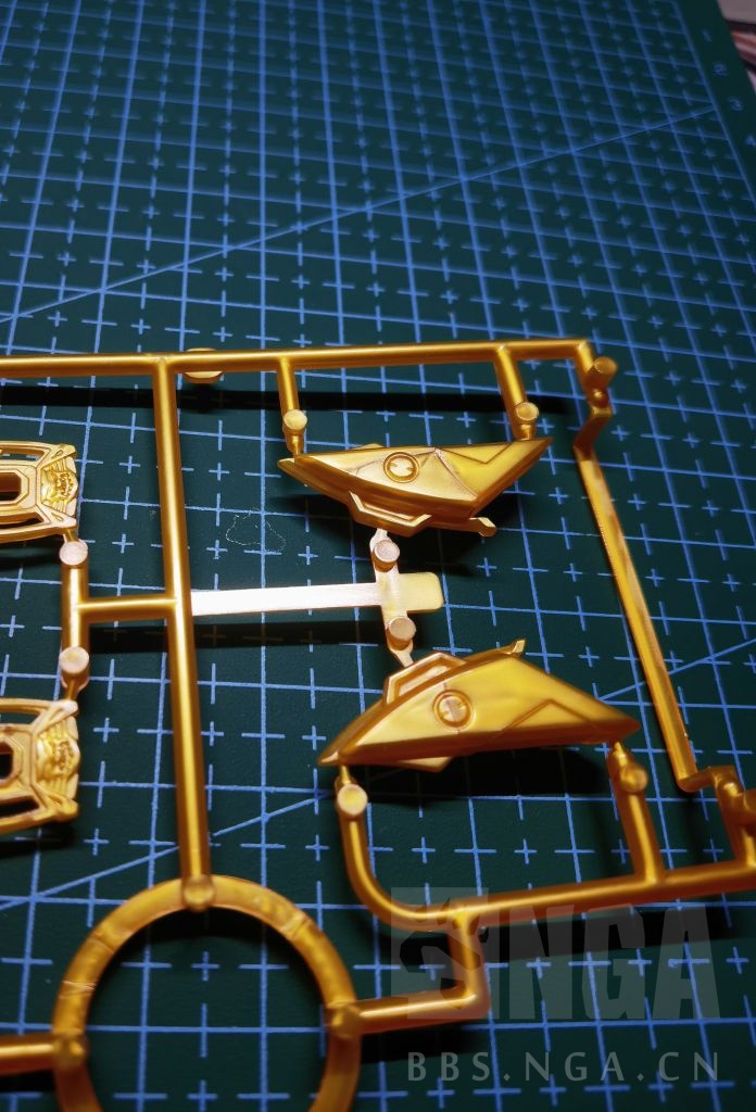 拼装金色零件的水纹恐怖如斯