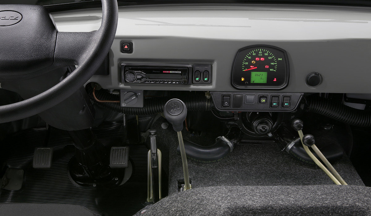 俄国uaz452新款内饰