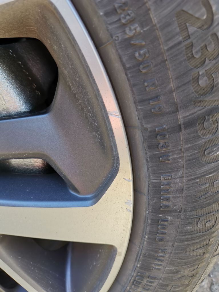 才500公里就一血了这种轮毂上的磕痕要怎么修复呀