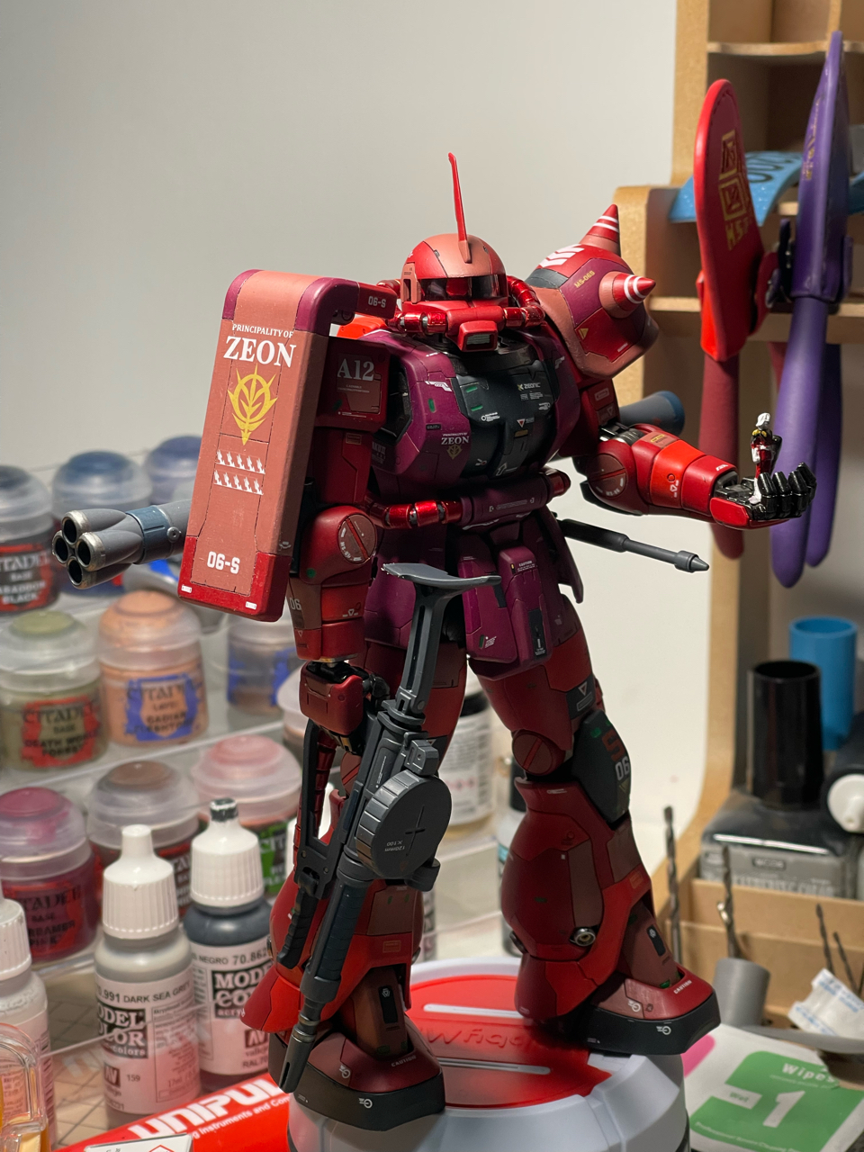 拼装萌新手涂mg红扎古缓慢施工中