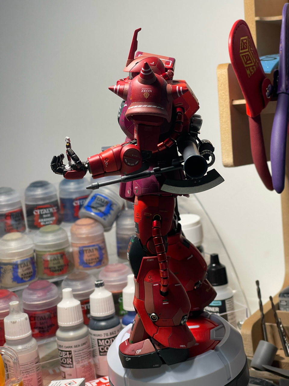 拼装萌新手涂mg红扎古缓慢施工中