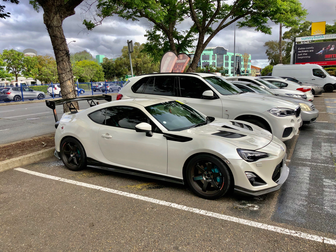 varis前翼子板后杠作业全车重新喷漆86brz