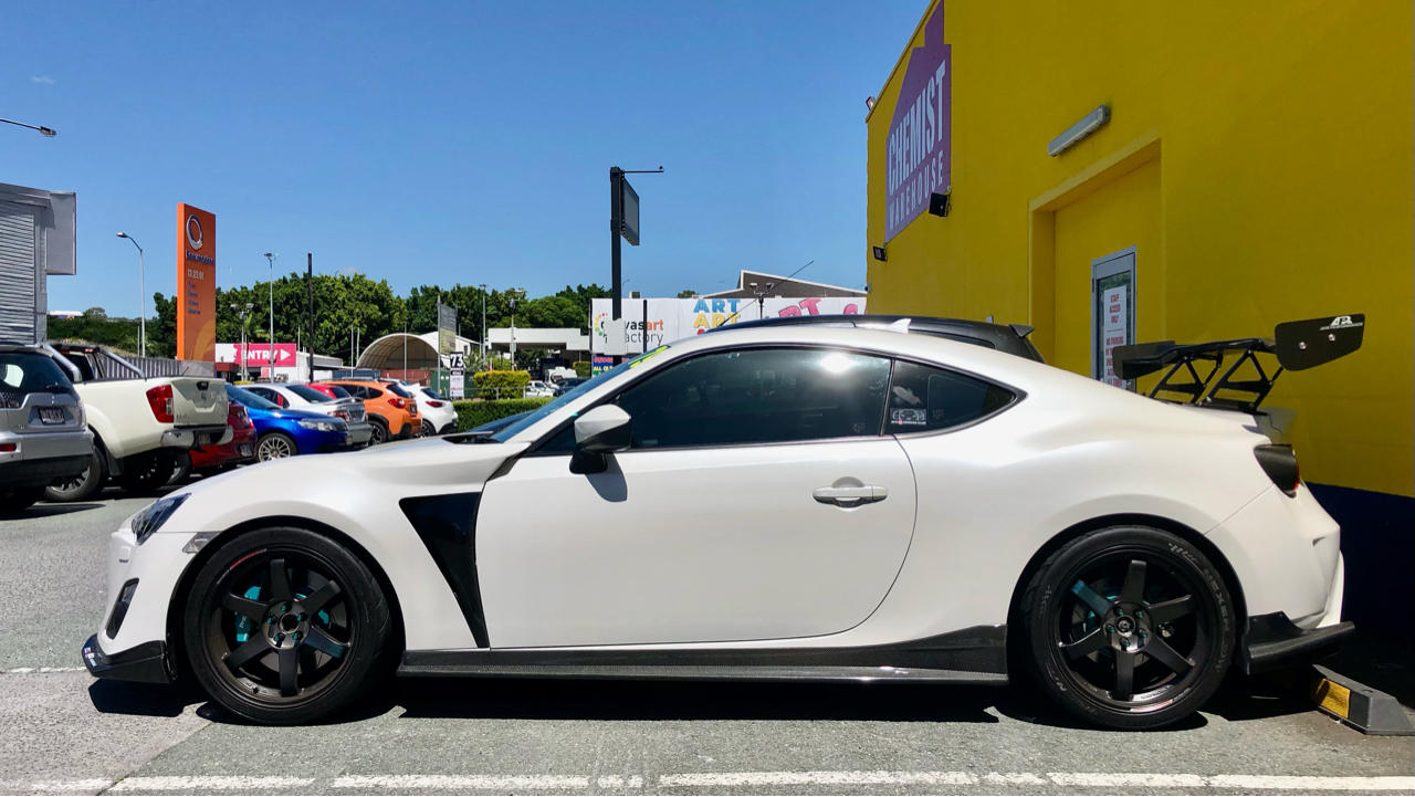 varis前翼子板后杠作业全车重新喷漆86brz