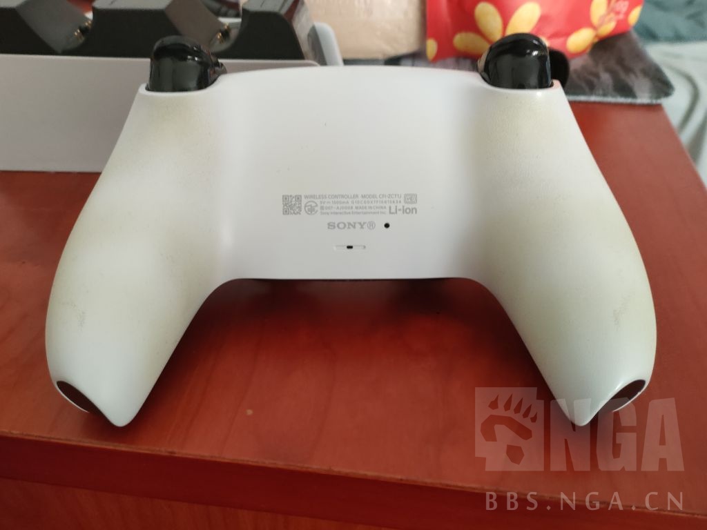 为什么ps5手柄这么容易发黄