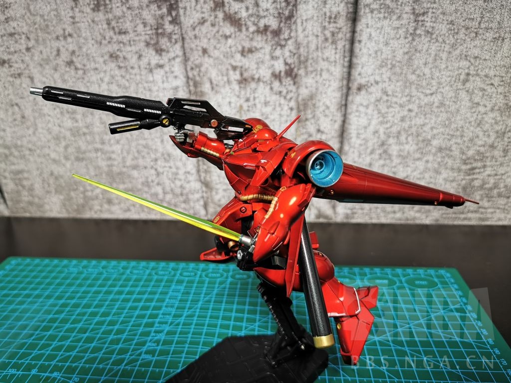 拼装赤色的炮灰hg红色角马