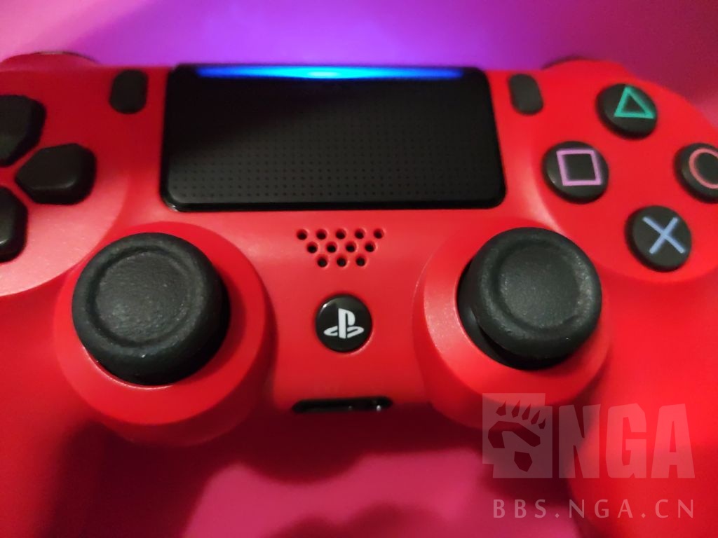出ps4红色手柄