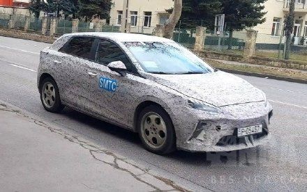 上汽名爵纯电两厢钢炮eh32匈牙利路试曝光或搭载7090度电池主攻欧洲