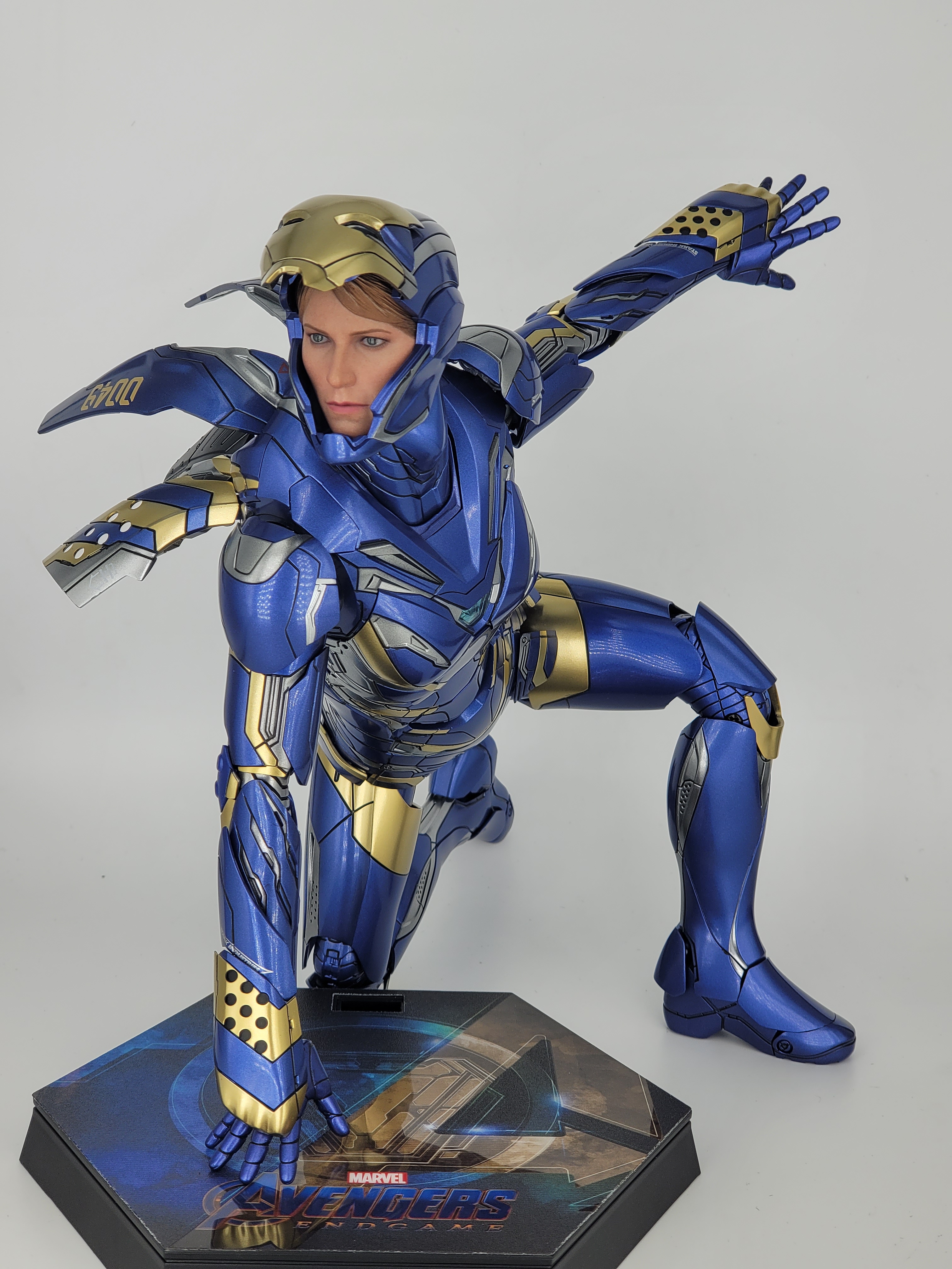 可动成品手办hottoys复仇者联盟4mk49救援装甲小辣椒简单开箱渣拍