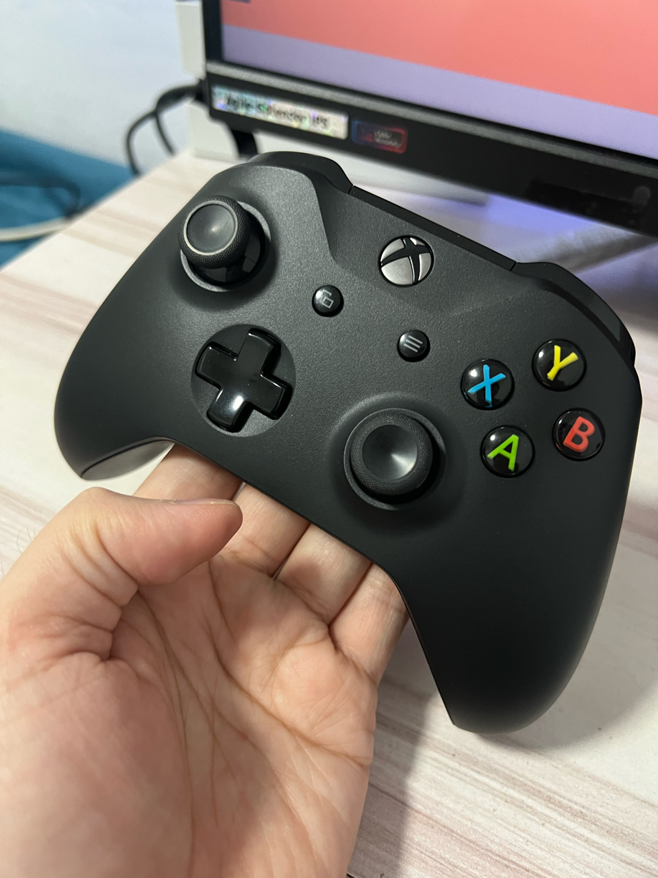 出成色极好的xboxones手柄