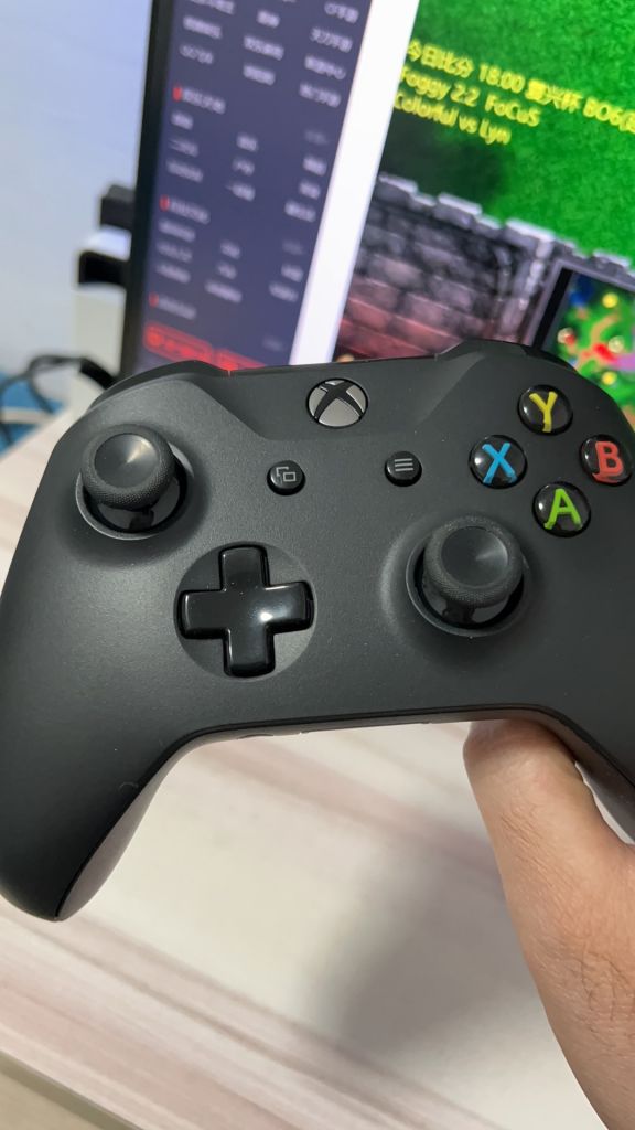 出成色极好的xboxones手柄