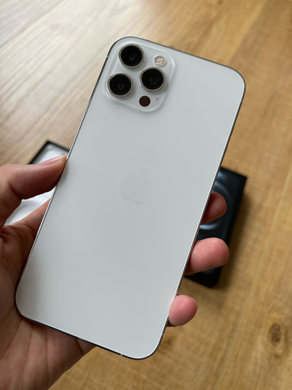 出售iphone12promax银色128g澳门版12pm