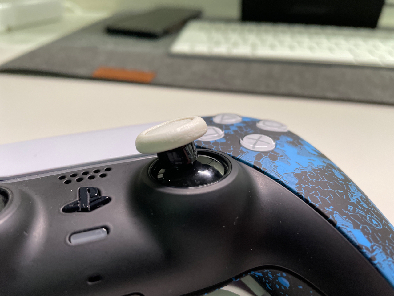 问一下ps5手柄摇杆不复原的问题估计没几个人遇到吧