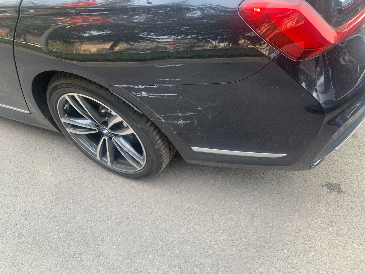 新手不小心刮蹭了一个系帮忙看一下应该给多少