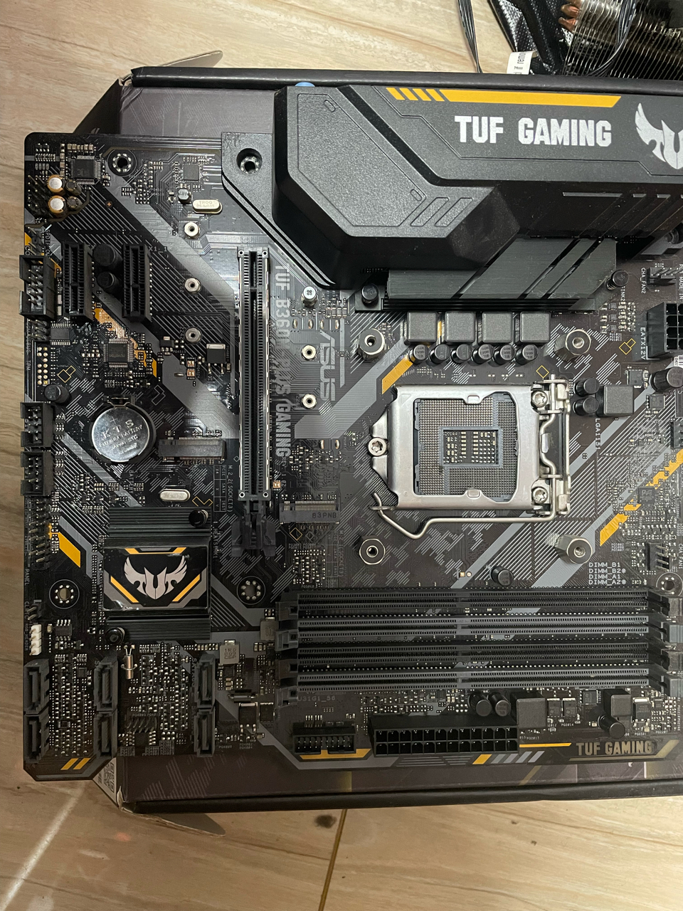 出自用b360主板 i7  8700 东西功能都良好,箱说啥都在