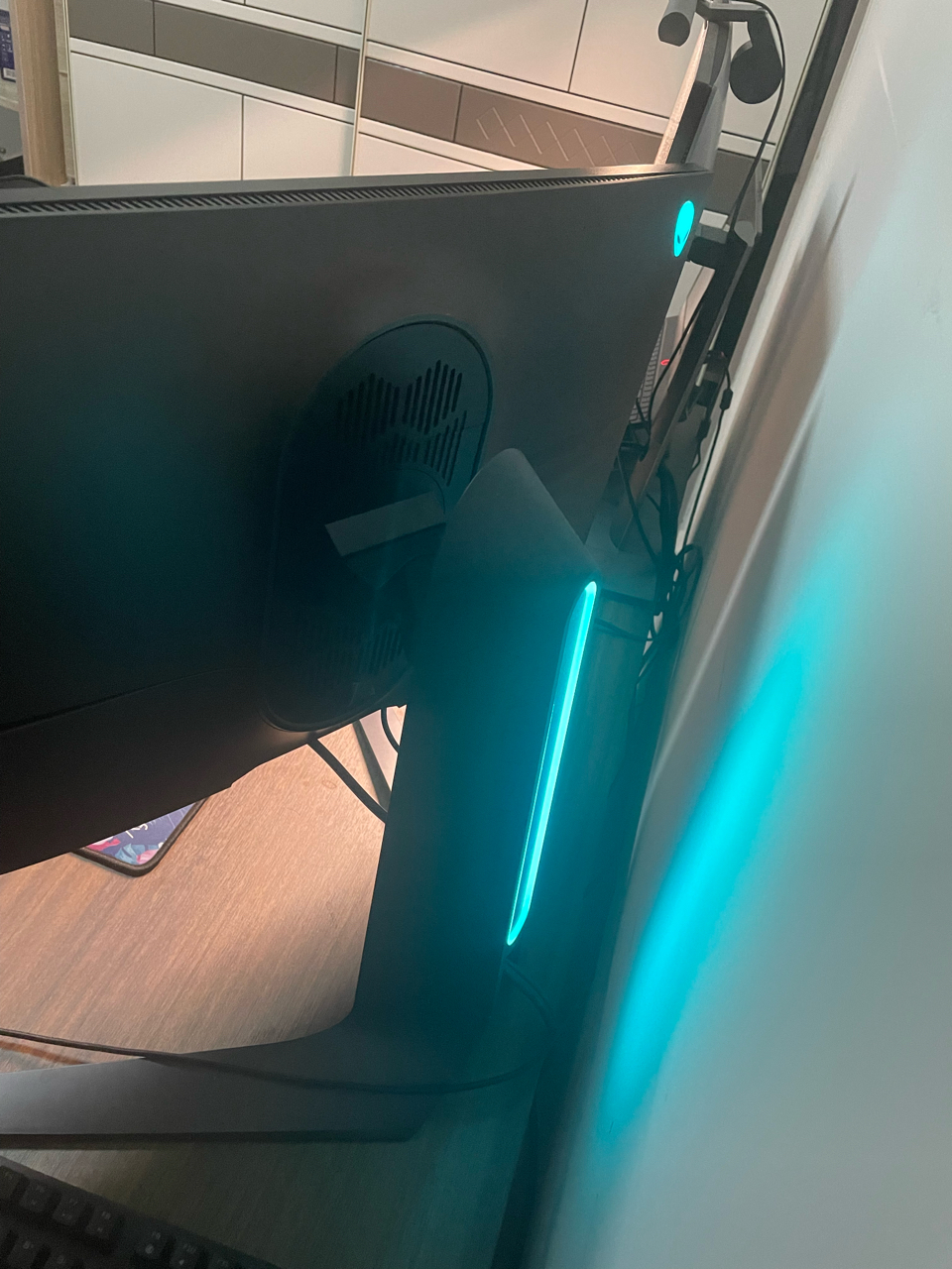 出一台外星人aw2521hf显示器240hz黑色